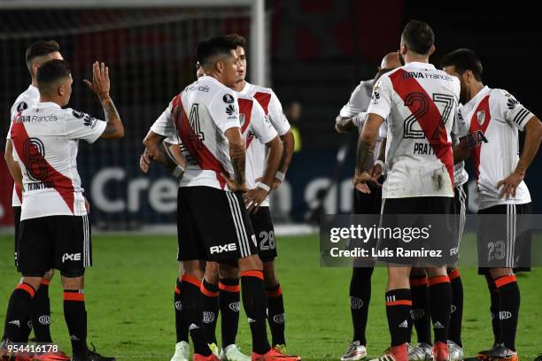 Players of River talk at the halftime during a group stage match between Independiente Santa Fe and River Plate as part of the Copa CONMEBOL...