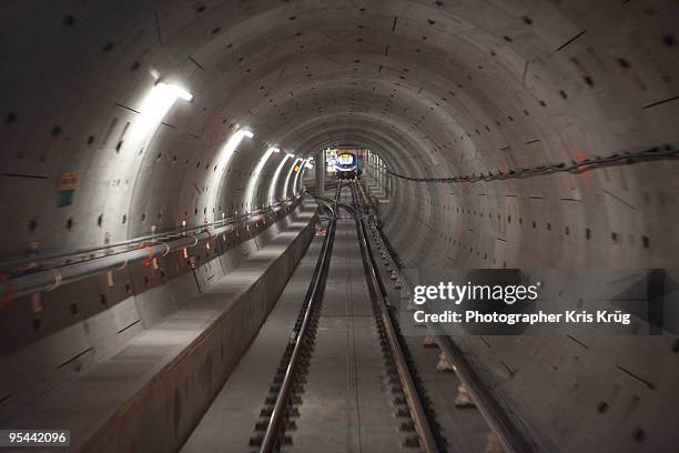 sky train tunnel in vancouver, canada - bahntunnel stock-fotos und bilder