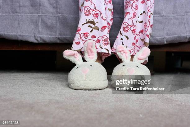 bunny slippers - chinelos imagens e fotografias de stock