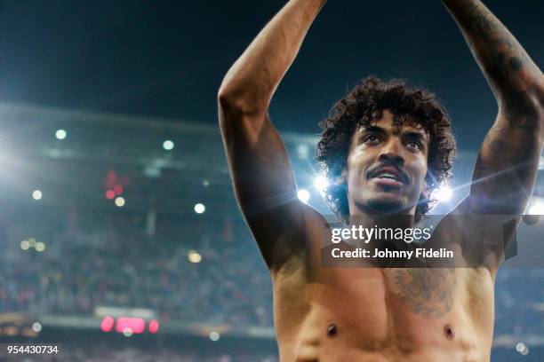 Luiz Gustavo of Marseille celebrates the victory during the Semi Final Second Leg Europa League match between RB Salzburg and Marseille at Red Bull...