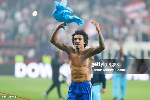 Luiz Gustavo of Marseille celebrates the victory during the Semi Final Second Leg Europa League match between RB Salzburg and Marseille at Red Bull...