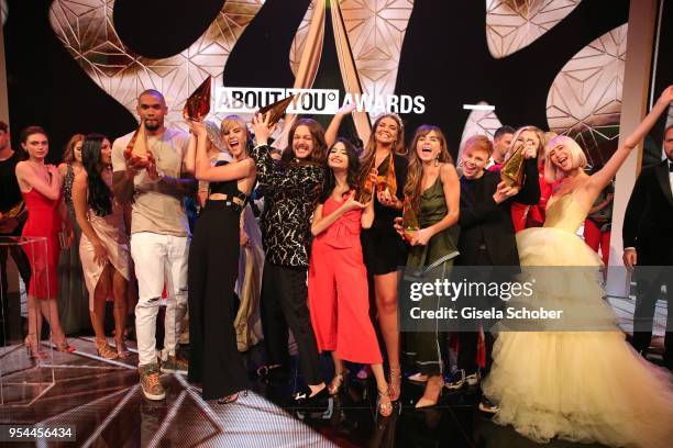 Final aplause with Winner, Dominic Harrison , Stefanie Giesinger, Riccardo Simonetti , Ischtar Isik, Farina Opoku, Sofia Tsakiridou, Erik Scholz,...