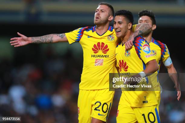 Jeremy Menez of America celebrates with teammates after scoring the second goal of his team during the quarter finals first leg match between Pumas...