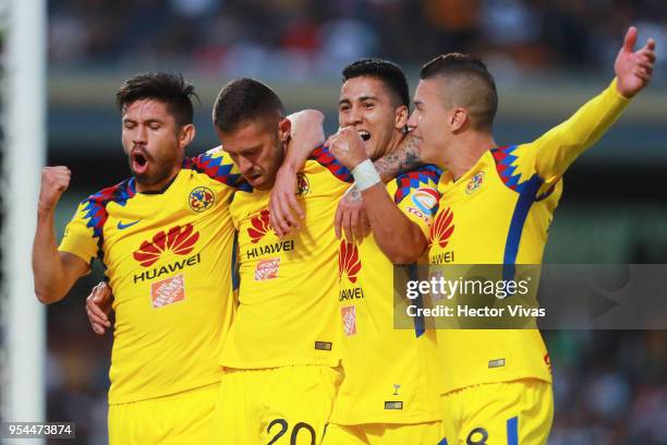 Jeremy Menez of America celebrates with teammates after scoring the second goal of his team during the quarter finals first leg match between Pumas...