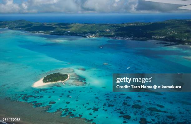 managaha island and micro beach in saipan daytime aerial view from airplane - ilhas mariana imagens e fotografias de stock