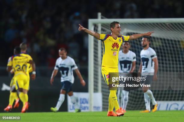 Paul Aguilar of America celebrates during the quarter finals first leg match between Pumas UNAM and America as part of the Torneo Clausura 2018 Liga...