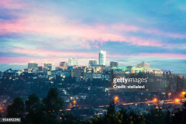 kigali skyline, rwanda - rwanda kigali imagens e fotografias de stock