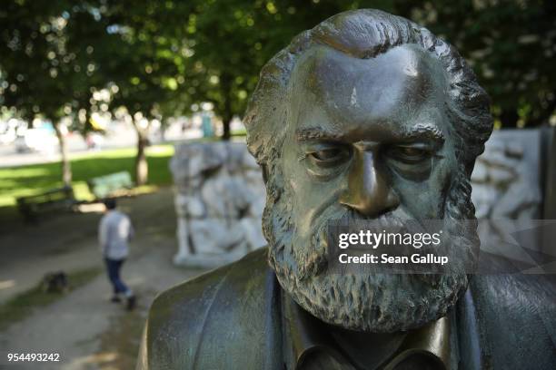 Marx Rise Statue 6,038 Karl Marx Photos Stock Photos, High-Res Pictures, and Images ...