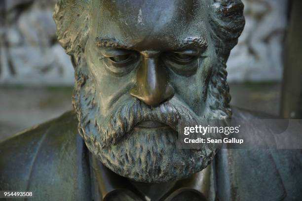 Marx Rise Statue Karl Marx Statue Photos and Premium High Res Pictures - Getty Images