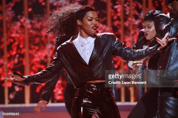 Music artist Teyana Taylor performs onstage during VH1's 3rd Annual "Dear Mama: A Love Letter To Moms" - Inside Show at The Theatre at Ace Hotel on...