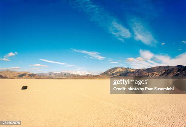 sailing stone, racetrack playa death valley, california - maxim barron stock pictures, royalty-free photos & images