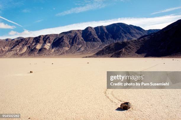 sailing stone, racetrack playa death valley, california - maxim barron stock pictures, royalty-free photos & images