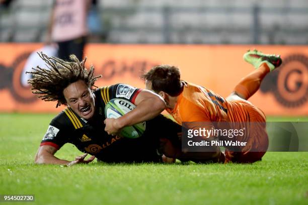 Jesse Parete of the Chiefs scores a try during the round 12 Super Rugby match between the Chiefs and the Jaguares at Rotorua International Stadium on...