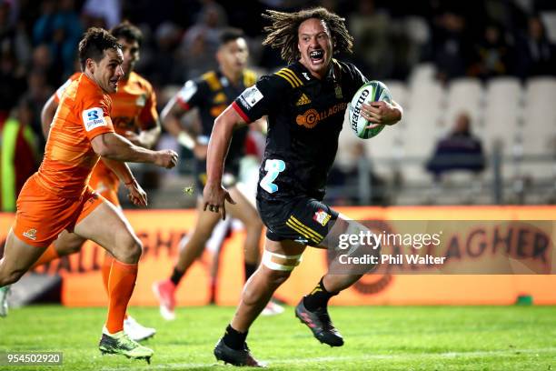 Jesse Parete of the Chiefs runs in to score a try during the round 12 Super Rugby match between the Chiefs and the Jaguares at Rotorua International...