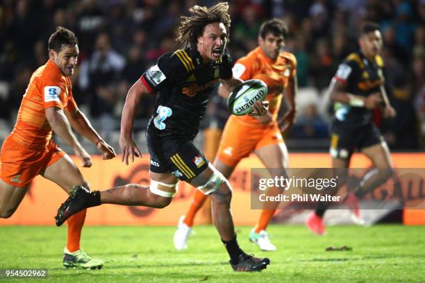 Jesse Parete of the Chiefs runs in to score a try during the round 12 Super Rugby match between the Chiefs and the Jaguares at Rotorua International...