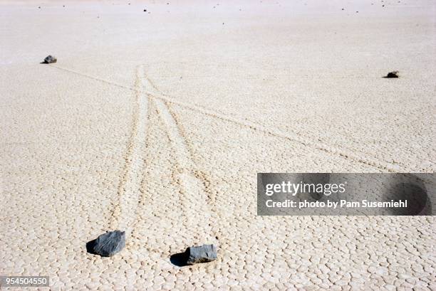 sailing stones on racetrack playa, death valley, ca - maxim barron stock pictures, royalty-free photos & images