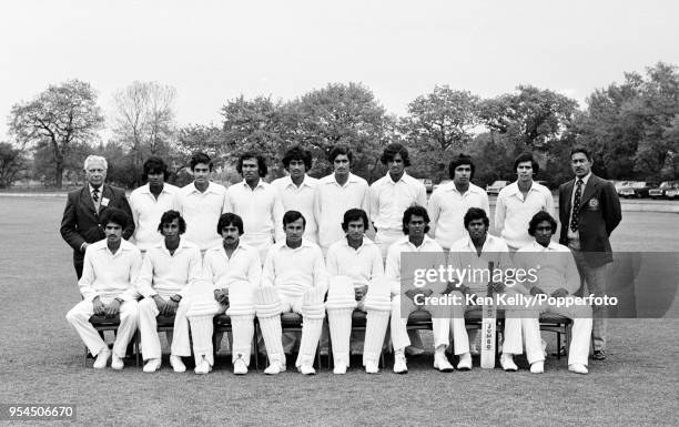 Sri Lanka Team With Trophy StockFotos und Bilder Getty Images