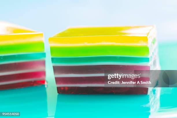 jelly slice - gelatin dessert stockfoto's en -beelden