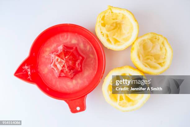 squeezed lemons - pith stockfoto's en -beelden