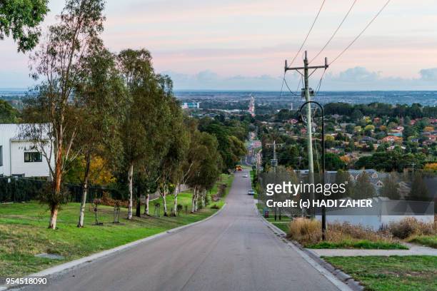 a sloped street in suburban melbourne | australia - aerial melbourne fotografías e imágenes de stock