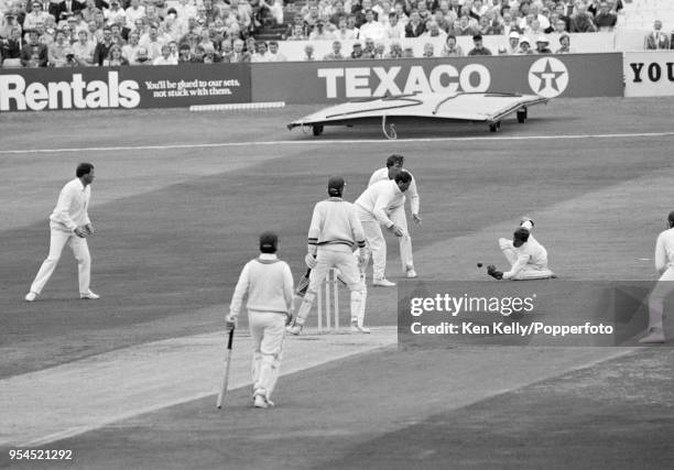 An edge from India's No.11 batsman Maninder Singh is parried by Graham Gooch at 2nd slip, kept off the ground by England wicketkeeper Bruce French...