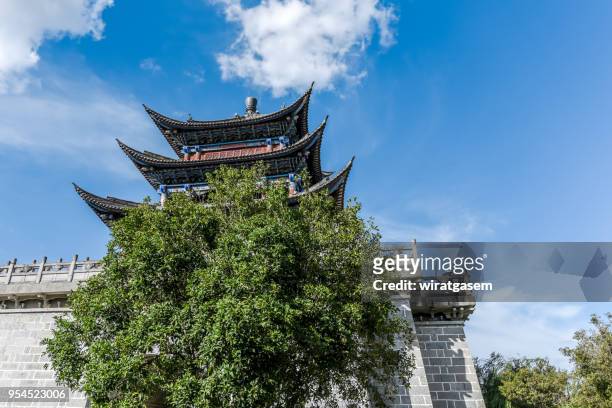 dali ancient town - wiratgasem stock pictures, royalty-free photos & images