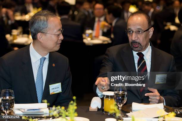 Khalid al-Falih, Saudi Arabia's energy minister, right, speaks with Paik Un-gyu, South Korea's minister of trade, industry and energy, during an...