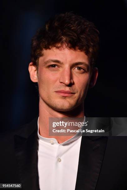 Niels Schneider attends the Chanel Cruise 2018/2019 Collection at Le Grand Palais on May 3, 2018 in Paris, France.