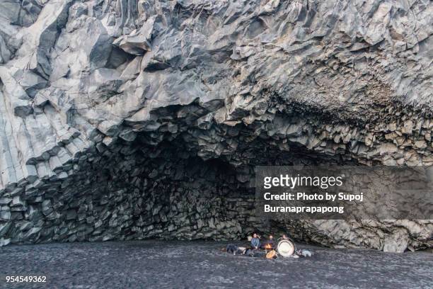 halsanefshellir basalt columns cave at reynisfjara black sand beach,myrdalur,south iceland - myrdalur stock pictures, royalty-free photos & images