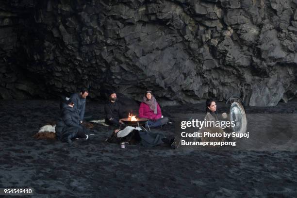 halsanefshellir basalt columns cave at reynisfjara black sand beach,myrdalur,south iceland - myrdalur stock pictures, royalty-free photos & images