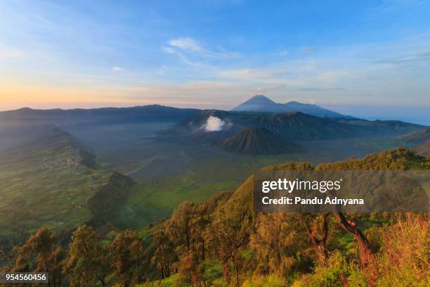 mt batok, mt bromo and mt semeru - mt semeru stock-fotos und bilder