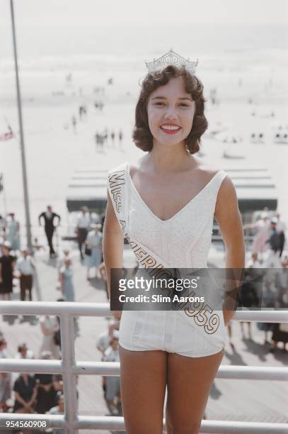 American actress and television personality Mary Ann Mobley of Mississippi is crowned Miss America 1959 in Atlantic City, New Jersey, 6th September...