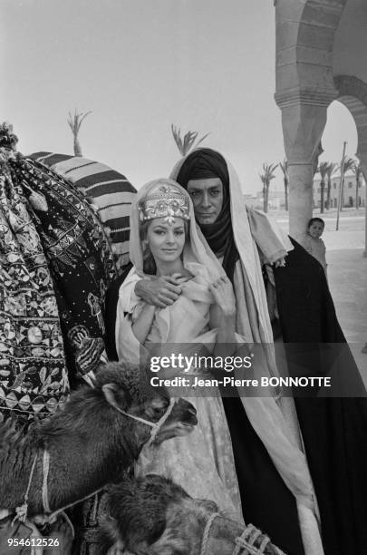 Jean-Claude Pascal et Michèle Mercier lors du tournage du film 'Angélique et le Sultan' en mars 1967 en Tunisie.