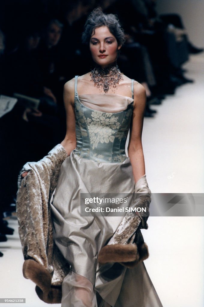 Défilé Lolita Lempicka en mars 1998 à Paris, France. News Photo - Getty ...