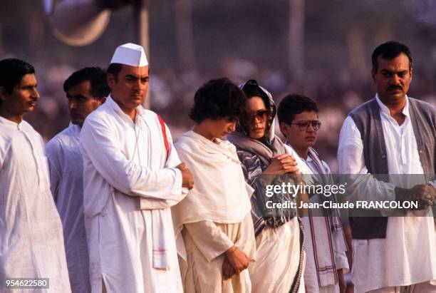 Obsèques de l'ancien Premier ministre Indira Gandhi en présence de son fils Rajiv et son épouse Sonia le 3 novembre 1984 à New Delhi, Inde.