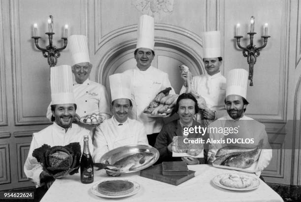 Gaston Lenotre, Jean Bardet, Joel Robuchon, Alain Dutournier, Antoine Westermann, Poilâne et Alain Ducasse, grands chefs cuisiniers français lors du...