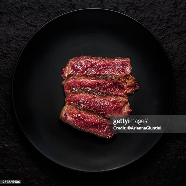 barbecue meat - rood vlees stockfoto's en -beelden