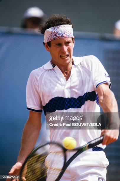 John McEnroe au tournoi de tennis de Roland-Garros le 4 juin 1985 à Paris, France.