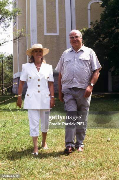 Le chancelier allemand en vacances avec son épouse Hannelore le 7 aoû 1992, Autriche.