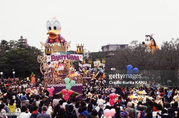 Personnages de Walt Disney au parc Tokyo Disneyland en avril 1991 à Tokyo, Japon.