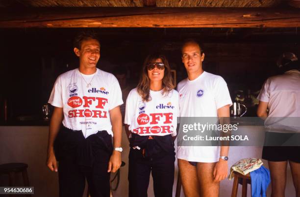 Stefano Casiraghi avec son épouse Caroline de Monaco et le prince Albert lors d'une course d'offshore le 5 août 1985 à Monaco.