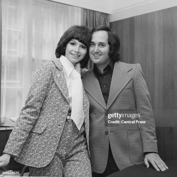 American singer and pianist Neil Sedaka with his wife Leba at a press conference in London, 18th May 1972.