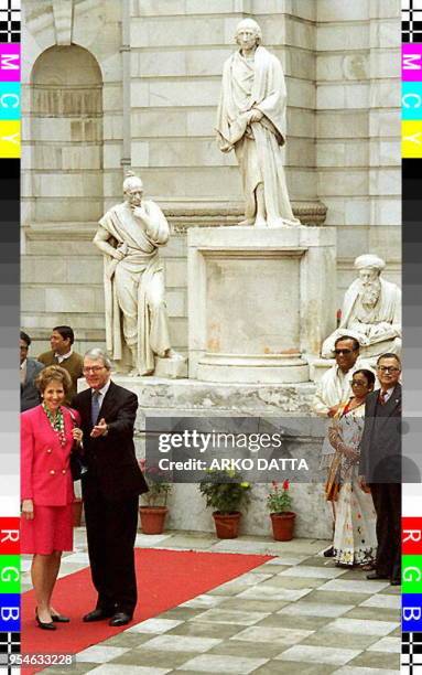 British Prime Minister John Major and his wife Norma are pictured beneath a statue of Warren Hastings -- appointed Great Britain's first Lt-Governor...