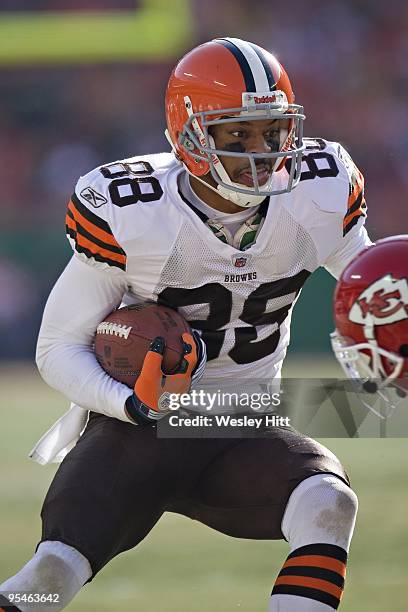 Wide receiver Chansi Stuckey of the Cleveland Browns runs the ball after catching a pass against the Kansas City Chiefs at Arrowhead Stadium on...