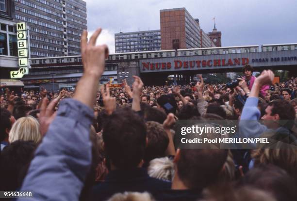 Manifestation sur l'Alexanderplatz à Berlin Est, RDA le 6 octobre 1989.