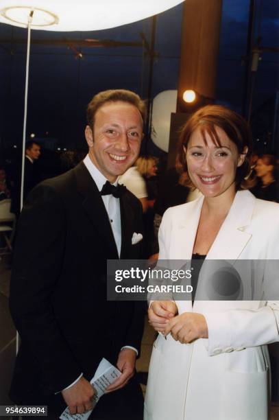 Stéphane Bern en compagnie de Daniela Lumbroso dans la serre du Parc André Citroën le 7 mai 1999 à Paris, France.