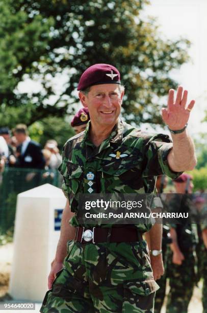 Le Prince Charles, en tenue de parachutiste, inaugure le musée dédié à la 6ème division aéroportée britannique parachutée en juin 1944 près du...