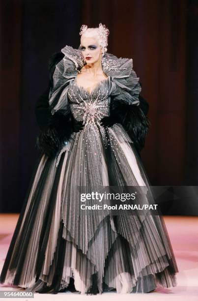 Défilé Haute Couture Thierry Mugler Automne-Hiver le 10 juillet 1997 à Paris, France.