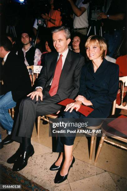 Bernard Arnault, sa femme Hélène assitent au défilé Givenchy Haute Couture Automne-Hiver 97/98, le 7 juillet 1997 à Paris, France.