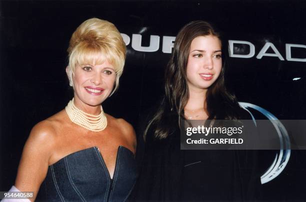 Ivana Trump et sa fille Ivanka à la soirée de lancement du nouvel album de Puff Daddy au Man Ray à Paris, France.